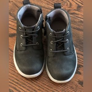 UGG Canoe waterproof Boot  Little Kid/ Toddler size 7 Black